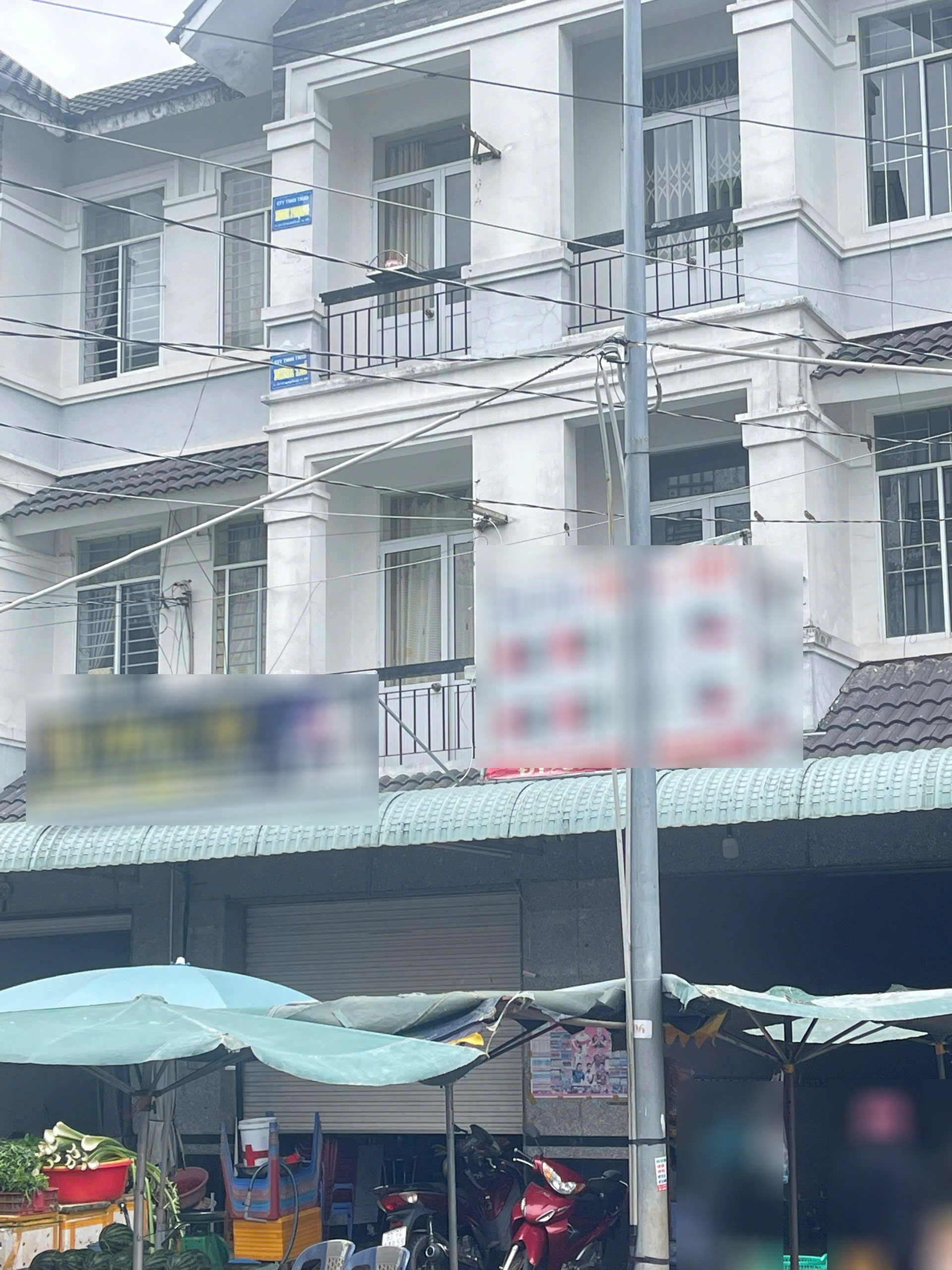 🏠 Bán Nhà 3 Tầng + 1 Sân thượng đường Nguyễn Huệ